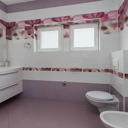 Exclusive 4 Bedroom Alex In With Private Pool, Garden And Parking Porec