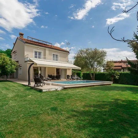 Villa Exclusive 4 Bedroom Alex In With Private Pool, Garden And Parking *