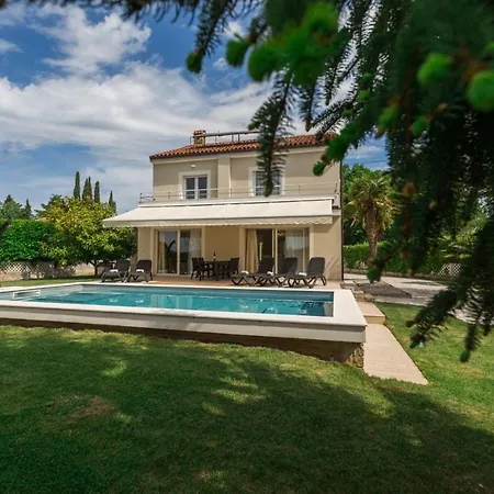 Exclusive 4 Bedroom Alex In With Private Pool, Garden And Parking Villa