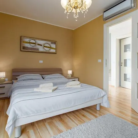 Exclusive 4 Bedroom Alex In With Private Pool, Garden And Parking Villa Porec