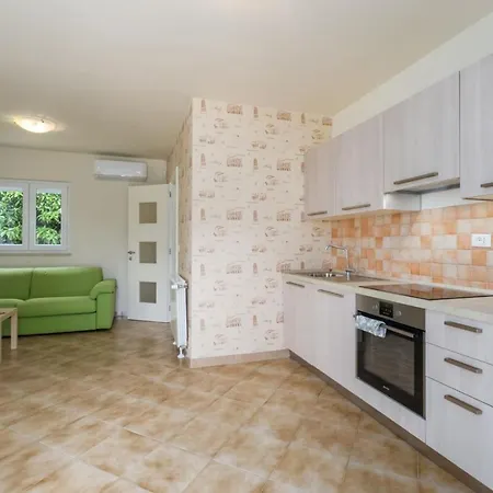 Exclusive 4 Bedroom Alex In With Private Pool, Garden And Parking * Porec