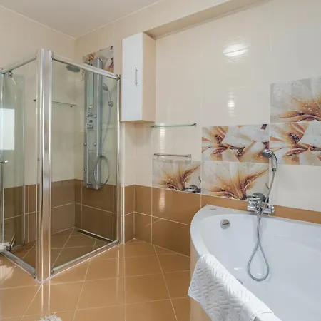 Exclusive 4 Bedroom Alex In With Private Pool, Garden And Parking Villa