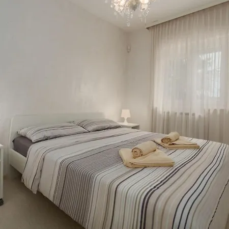 Exclusive 4 Bedroom Alex In With Private Pool, Garden And Parking Villa