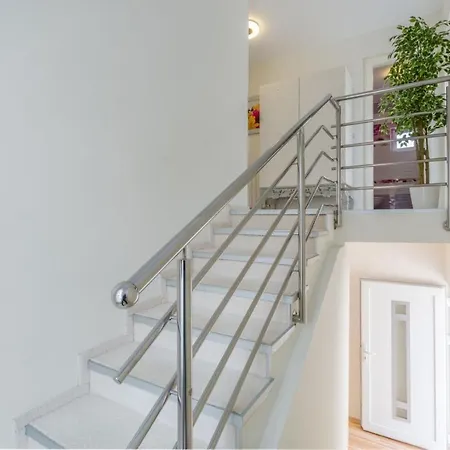 Exclusive 4 Bedroom Alex In With Private Pool, Garden And Parking *