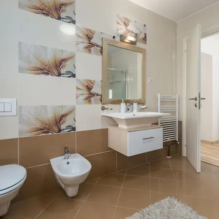 Exclusive 4 Bedroom Alex In With Private Pool, Garden And Parking Villa