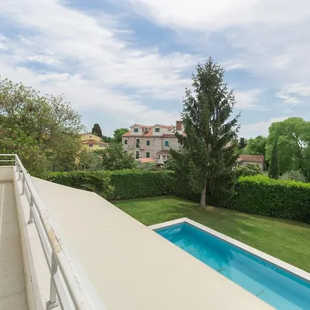 Villa Exclusive 4 Bedroom Alex In With Private Pool, Garden And Parking
